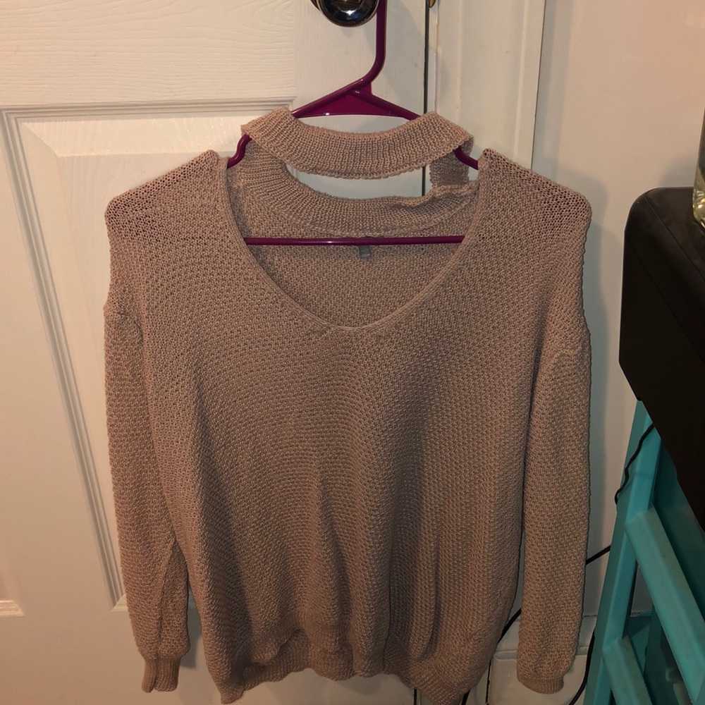 sweater with chocker